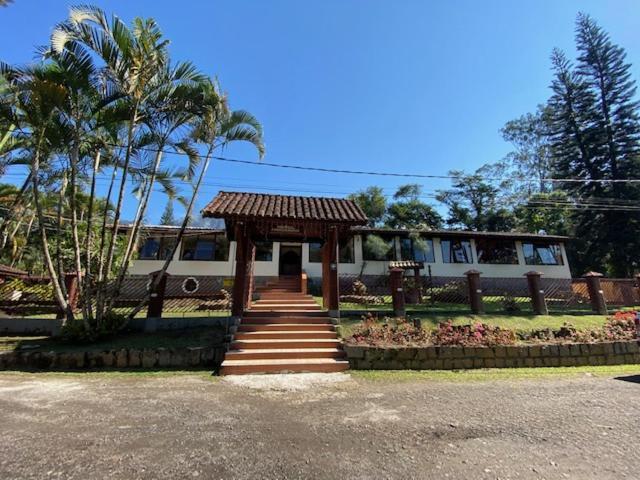 Inn Fazendinha 3*